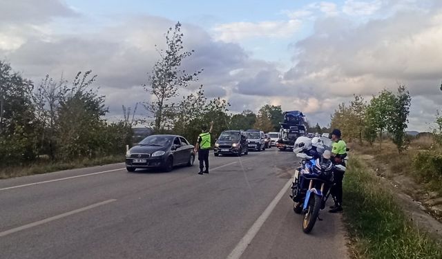 Otomobille çarpışan motosikletin sürücüsü öldü