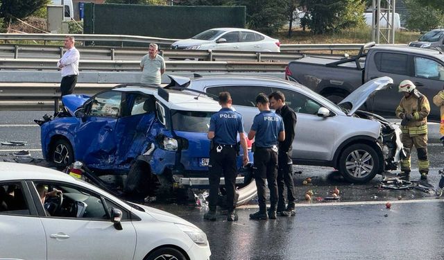 TEM Otoyolu'nda zincirleme trafik kazası... 1 kişi öldü, 5 kişi yaralandı