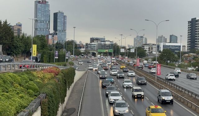 Uyum haftası ve haftanın ilk iş günü yoğunluğu trafiğe de yansıdı