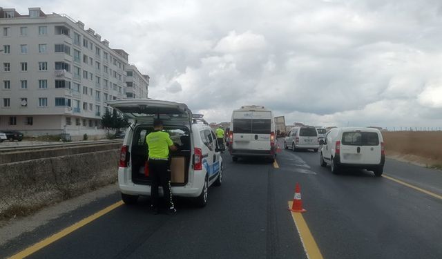 Çerkezköy’de hafi ticari araç ile minibüs çarpıştı: 1 yaralı