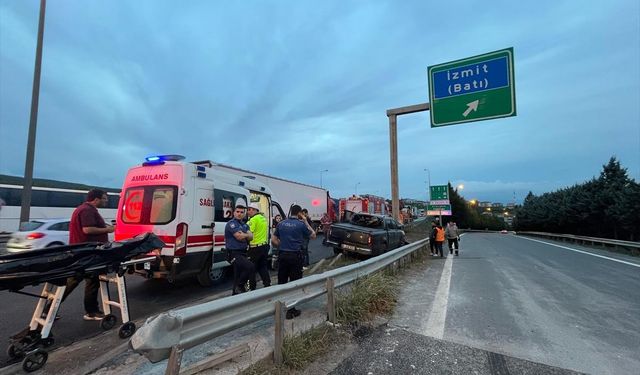 Direğe çarpan pikabın sürücüsü öldü