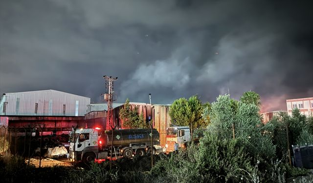 Geri dönüşüm fabrikasında çıkan yangın söndürüldü