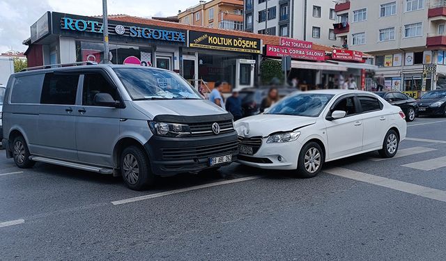 Çerkezköy’de panelvanla otomobil çarpıştı: 1 yaralı