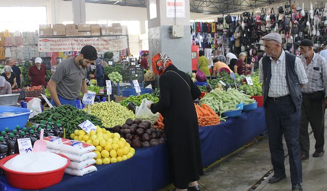 Çerkezköy’de turşuluklar tezgahları süslüyor! Çeşitler arttı…