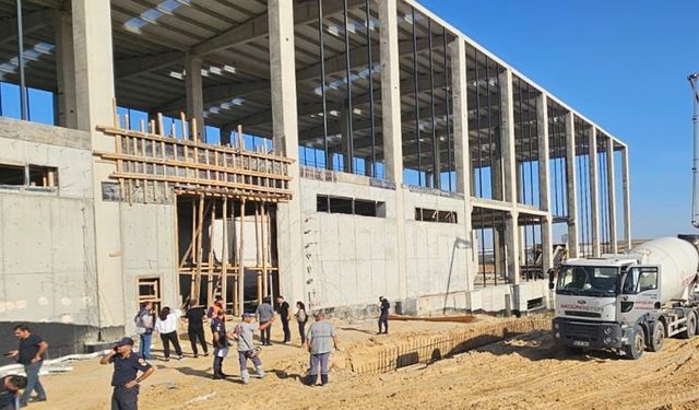 Fabrika inşaatı çöktü: 1 işçi öldü