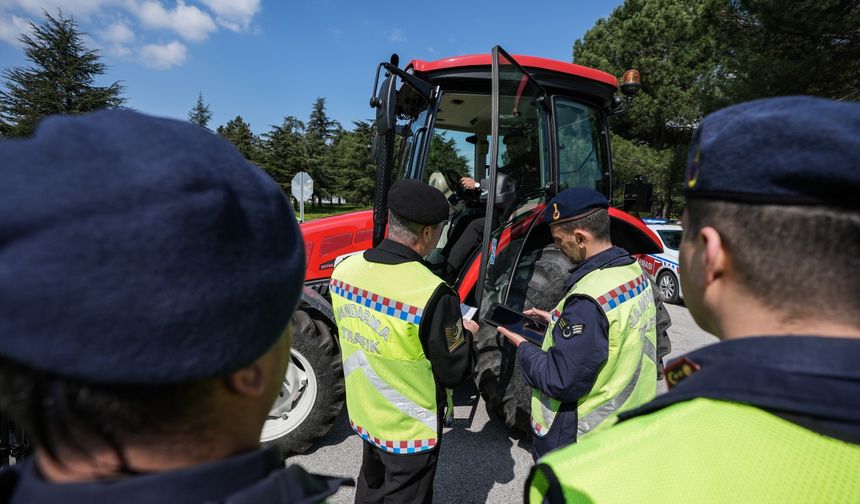 Jandarma personeli tarım araçlarının güvenli kullanımını öğreniyor