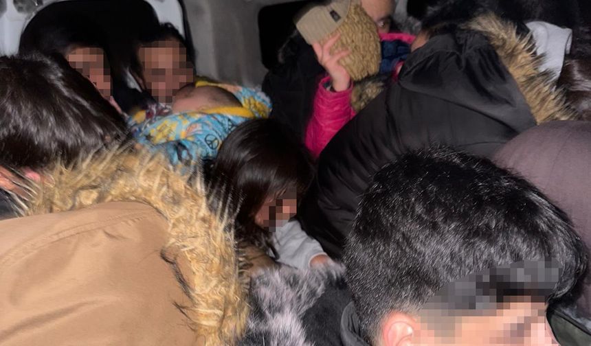 8 düzensiz göçmen ve 1 göçmen kaçakçılığı şüphelisi yakalandı