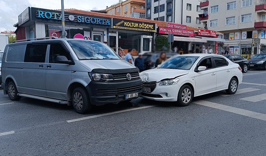 Çerkezköy’de panelvanla otomobil çarpıştı: 1 yaralı