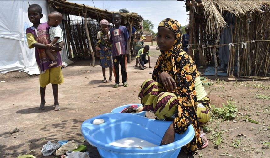 Orta Afrika'da çatışmalardan kaçanlar güçlükle yaşamaya çalışıyor